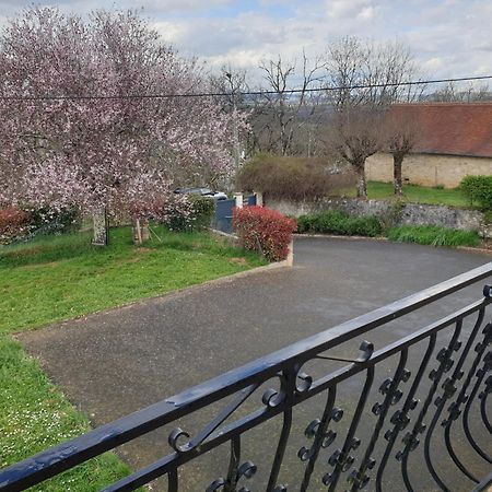 Chambre Au Calme Avec Cuisine Equipee En Supplement Sur Demande Hotel Figeac Exterior photo