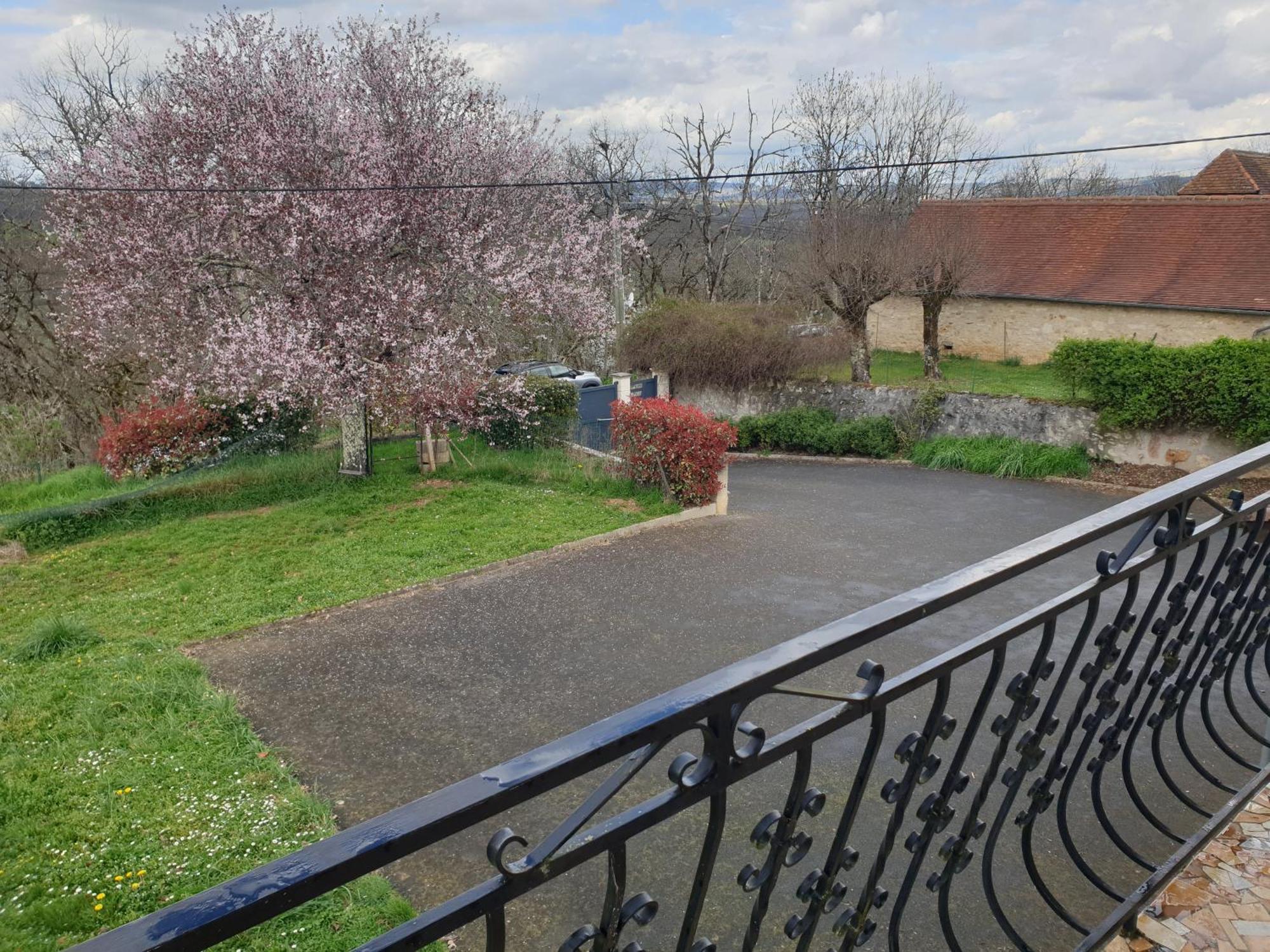 Chambre Au Calme Avec Cuisine Equipee En Supplement Sur Demande Hotel Figeac Exterior photo